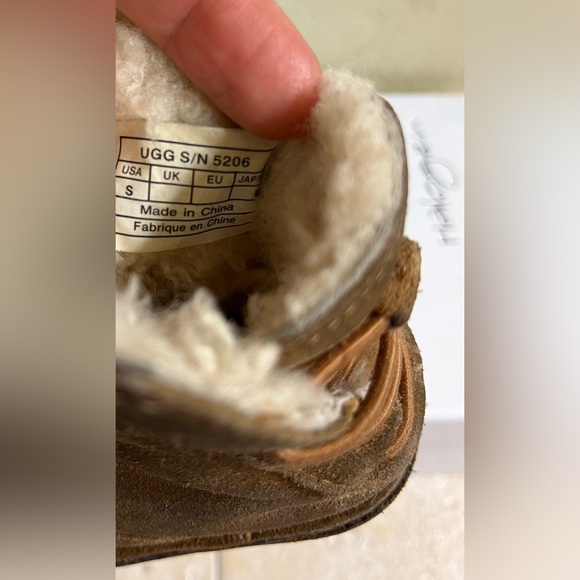 UGG BOOTS TIE UP BACK Sheep Skin, Color: Tan, Size Small infant - Picture 10 of 11